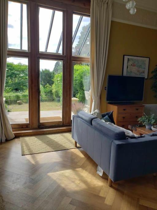 3 Bedroom 3 Bathroom Ground Floor With Veranda Reigate