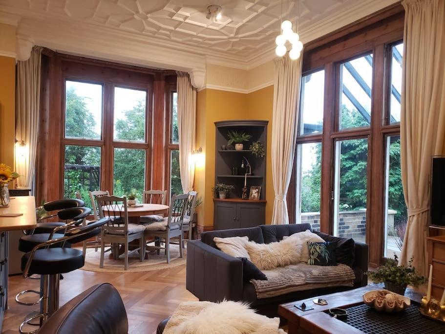 3 Bedroom 3 Bathroom Ground Floor With Veranda Apartment *