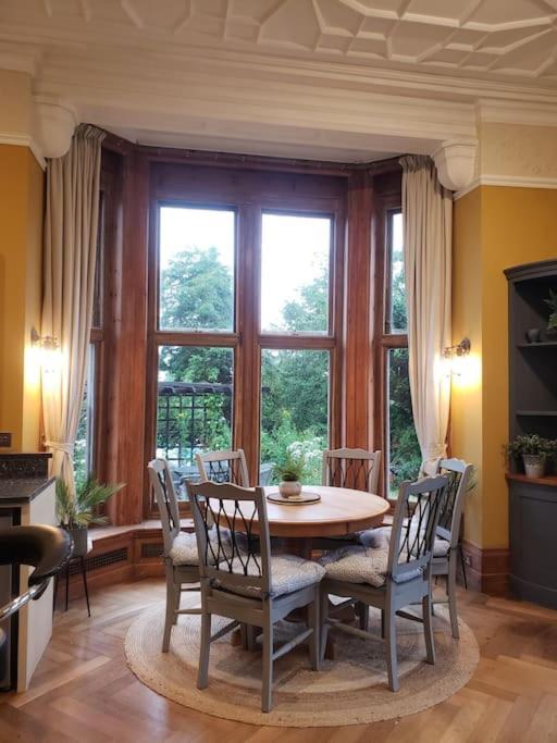 3 Bedroom 3 Bathroom Ground Floor With Veranda Reigate
