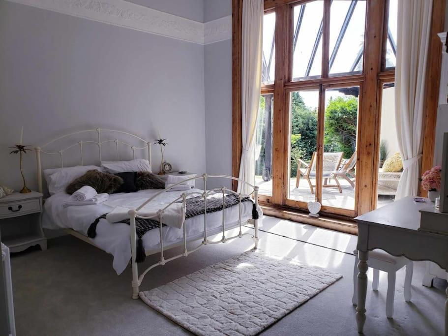 3 Bedroom 3 Bathroom Ground Floor With Veranda *
