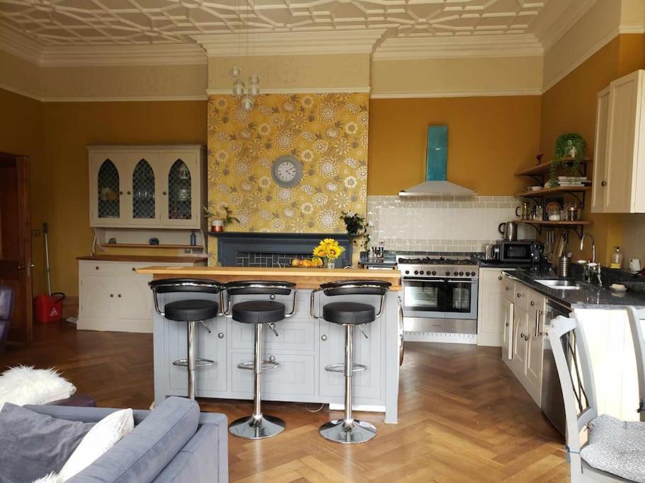 3 Bedroom 3 Bathroom Ground Floor With Veranda Apartment *