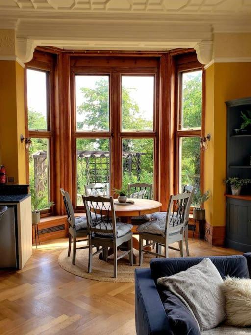 3 Bedroom 3 Bathroom Ground Floor With Veranda Apartment Reigate
