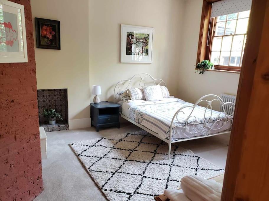 3 Bedroom 3 Bathroom Ground Floor With Veranda Reigate