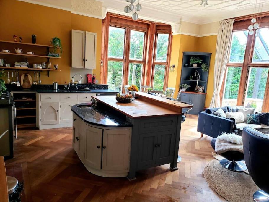 3 Bedroom 3 Bathroom Ground Floor With Veranda Apartment Reigate